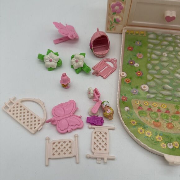 Vintage 1983 Charmkins Toy With Some Figures - Picture 4 of 6